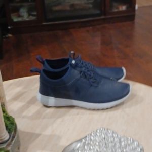 10 in women size  8.5  in men siz